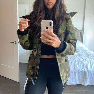 Canada Goose down Jacket/bomber army women’s